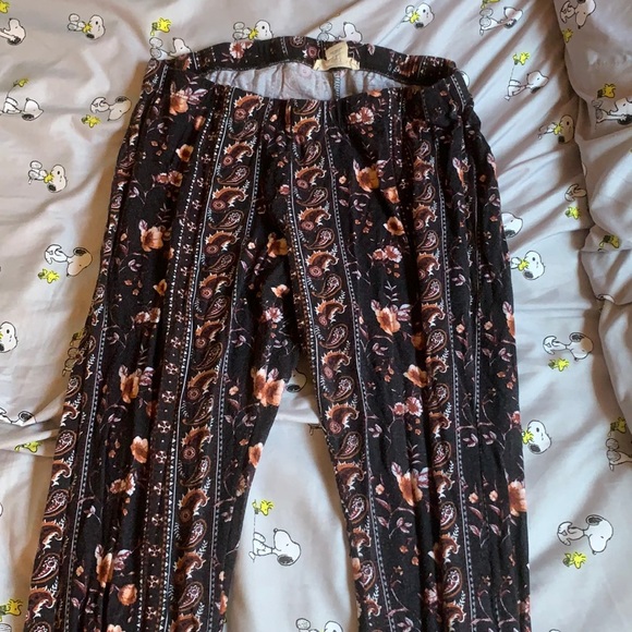 Tilly's Pants - Tilly’s Flared Printed Pants